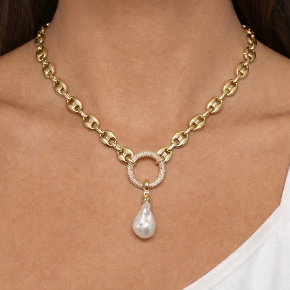 Pearl  pendant necklace